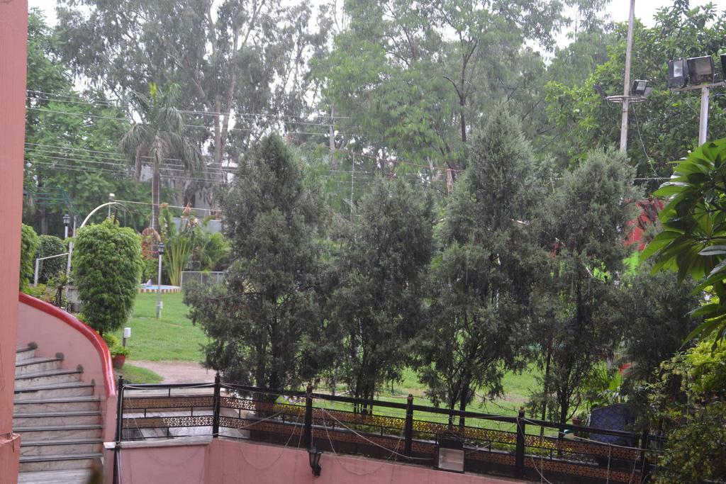 أورشها Hotel Shrinath Palace المظهر الخارجي الصورة